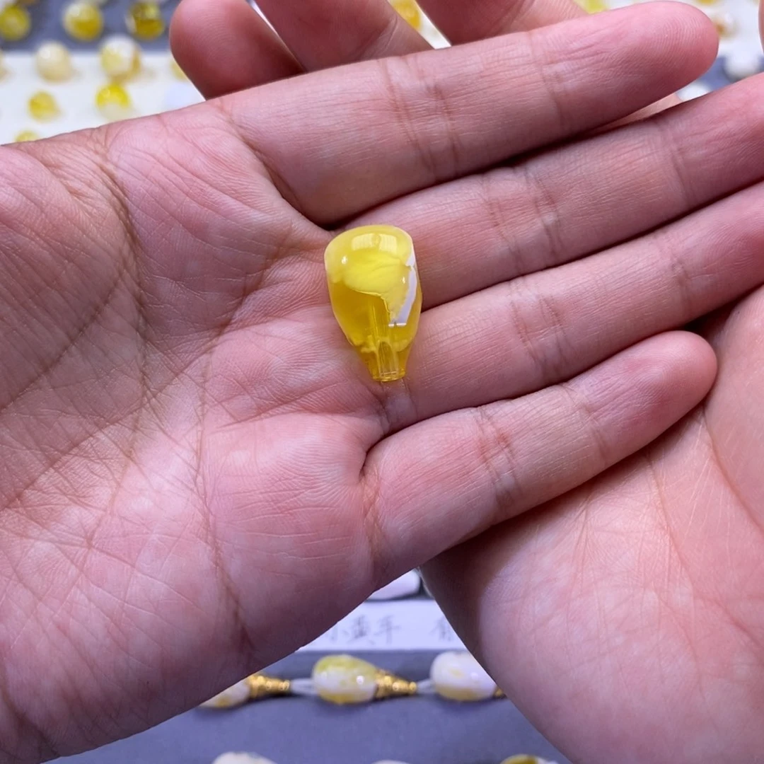琥珀珠宝奇石未镶嵌自*渡