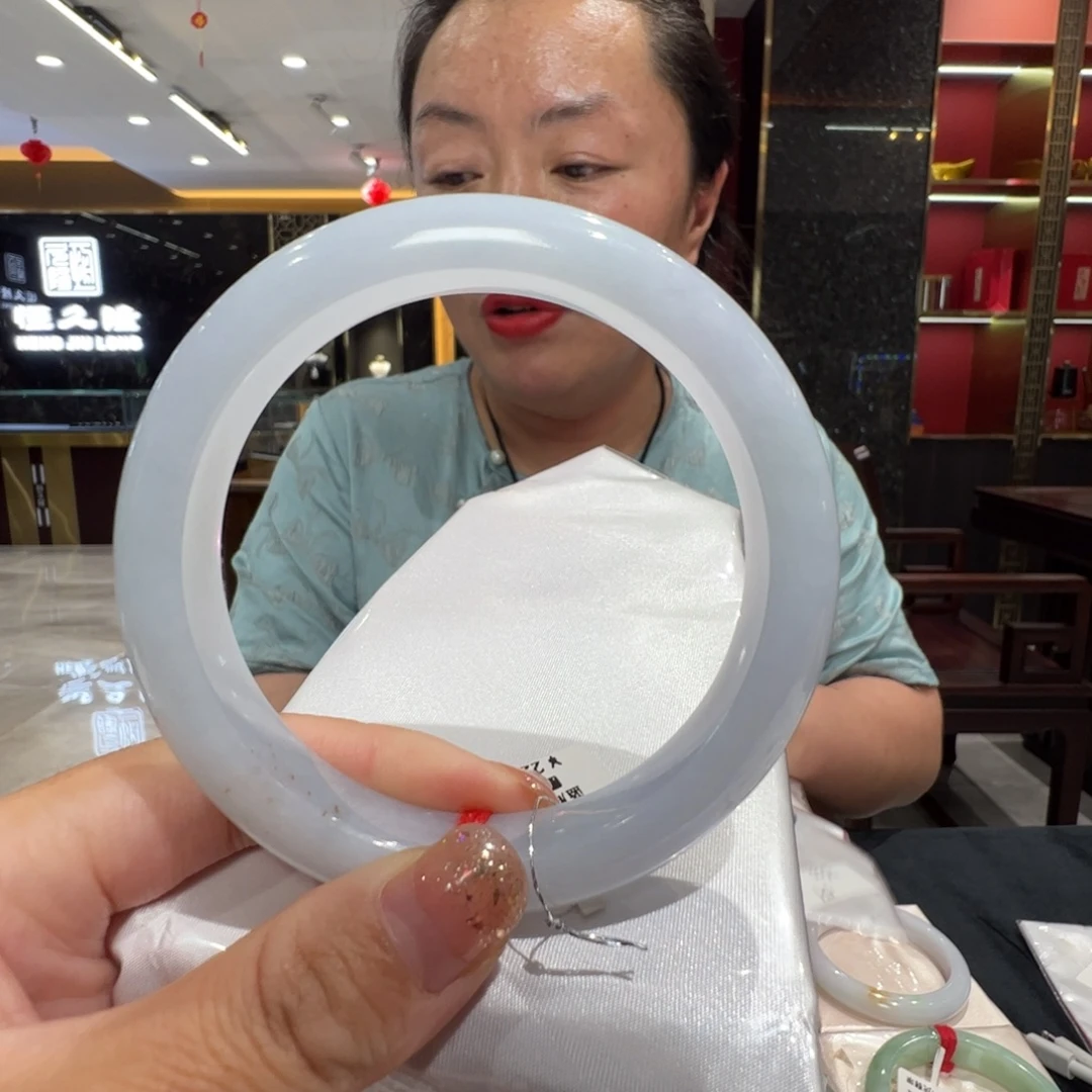 冯***人翡翠手镯未镶嵌蓝底64福利不退不换