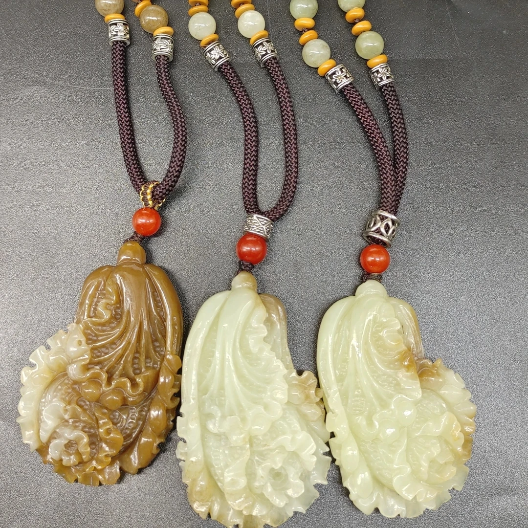 大师定制和田玉雕刻白菜男女同款吊坠一个