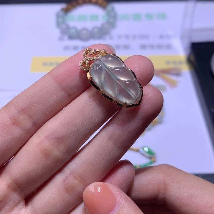 翡翠18K金镶嵌挂件翡翠裸石