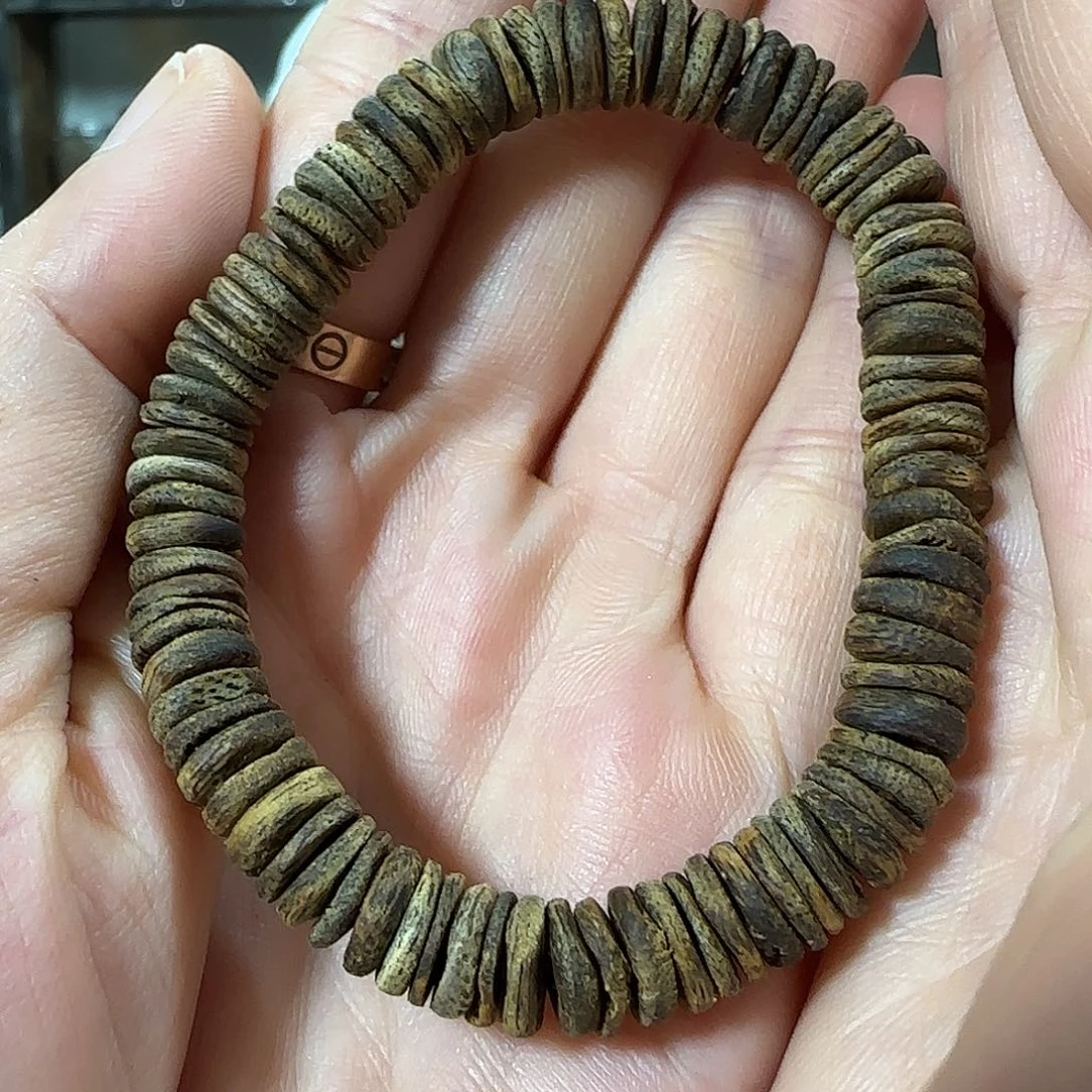 沉香手串绿奇楠沉香沉水虫漏片珠单圈8克手串