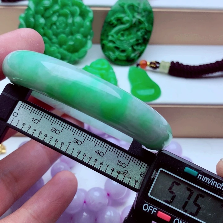 翡翠未镶嵌手镯…．．