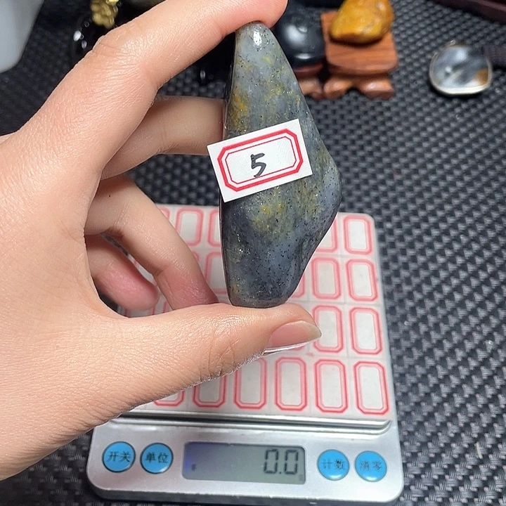 未镶嵌和田玉挂件5