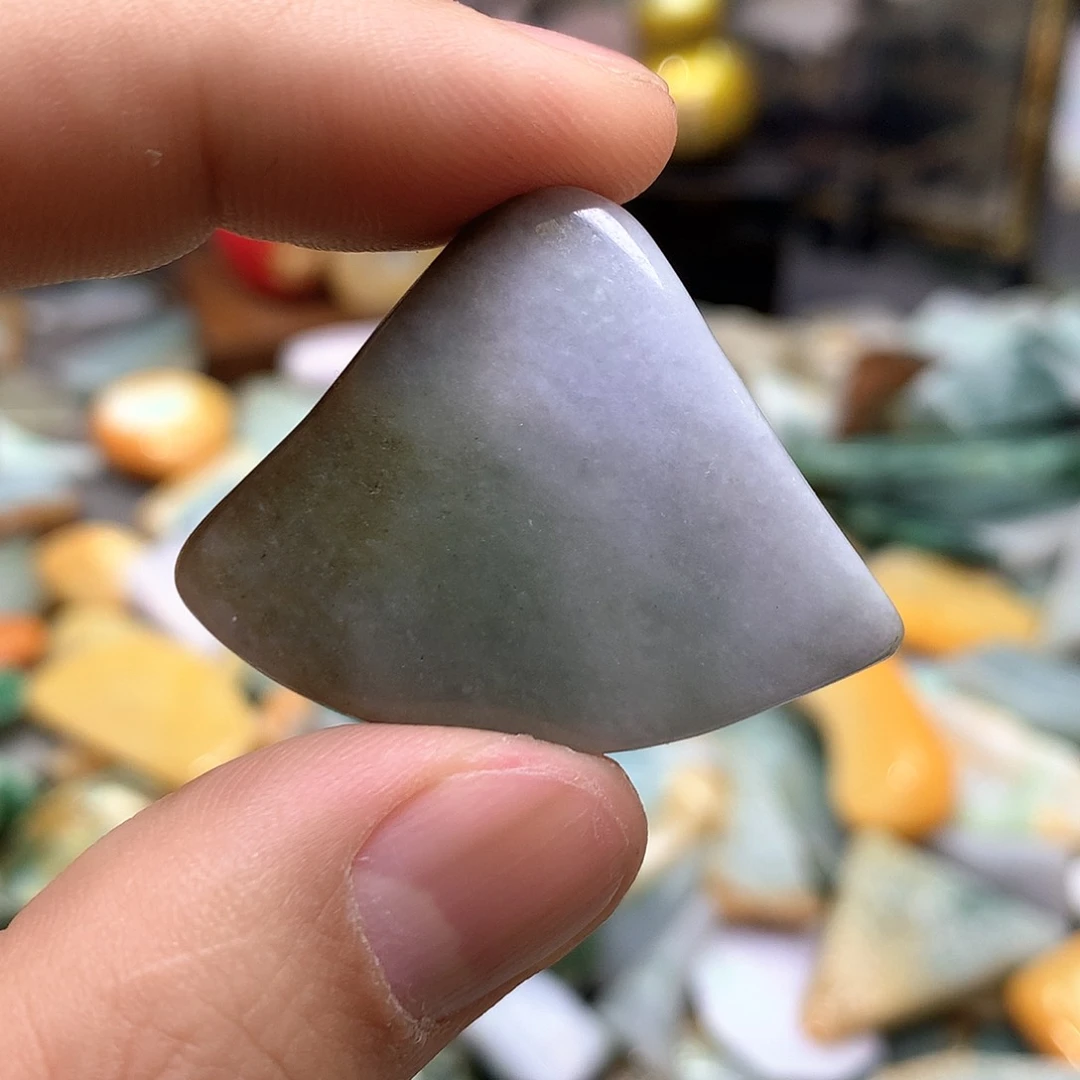 翡翠耳饰未镶嵌翡翠