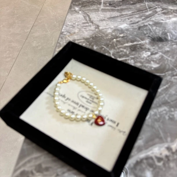 铜合金仿珍珠手链 红爱心V字母手链SL2154