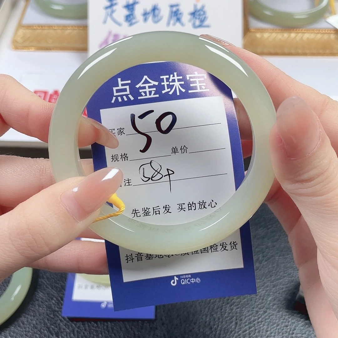 晓***斌和田玉未镶嵌手镯