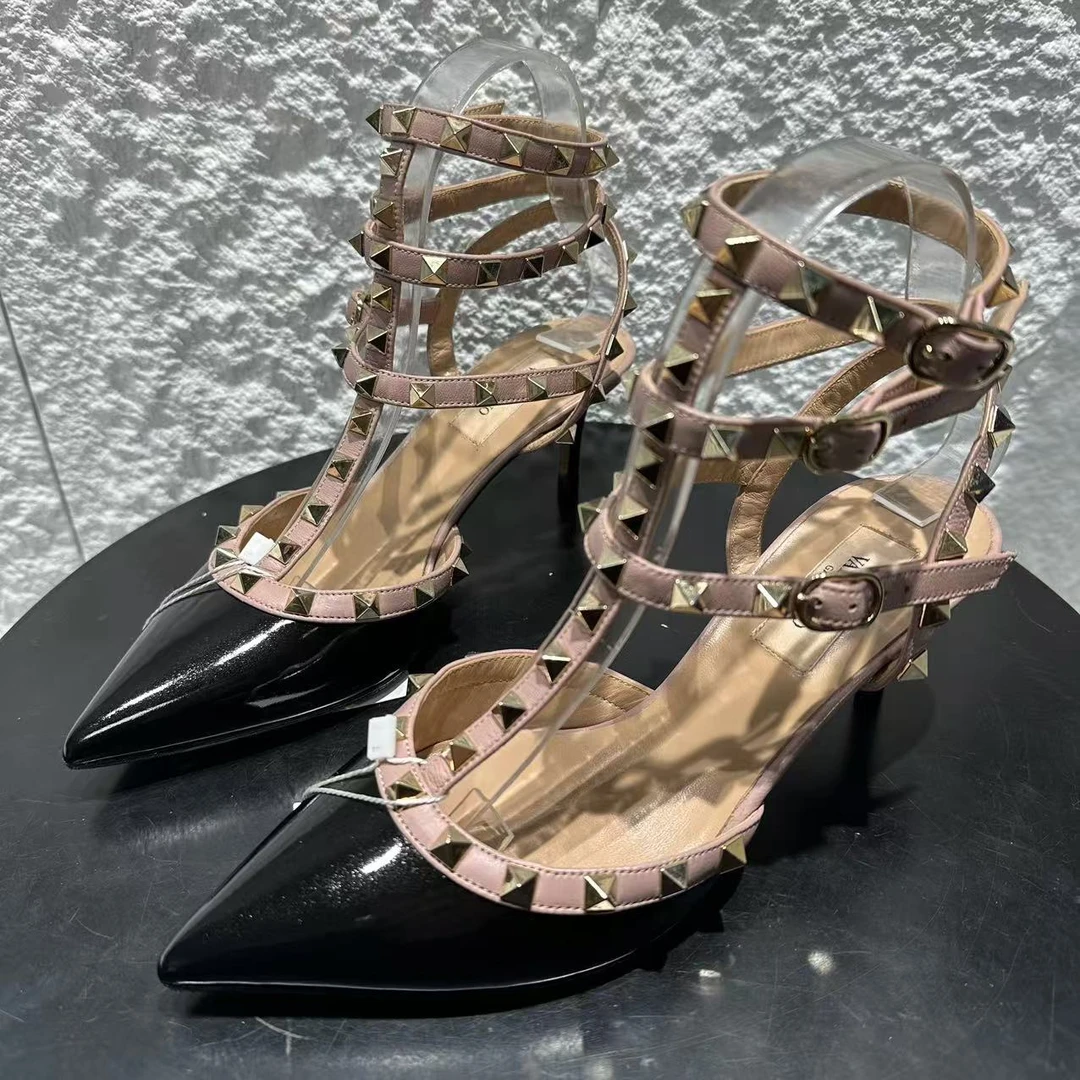 95新 Valentino/华伦天奴 37.5码/黑色三环扣铆钉高跟鞋 wsp245
