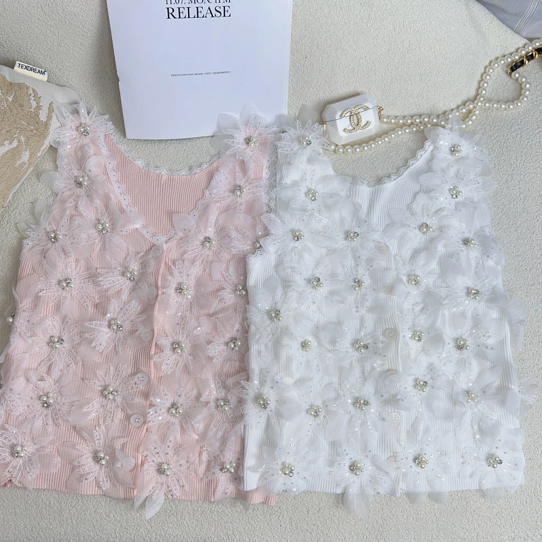 2025【桃日】春季新款设计重工镶钻背心立体花朵别致设计感小衫