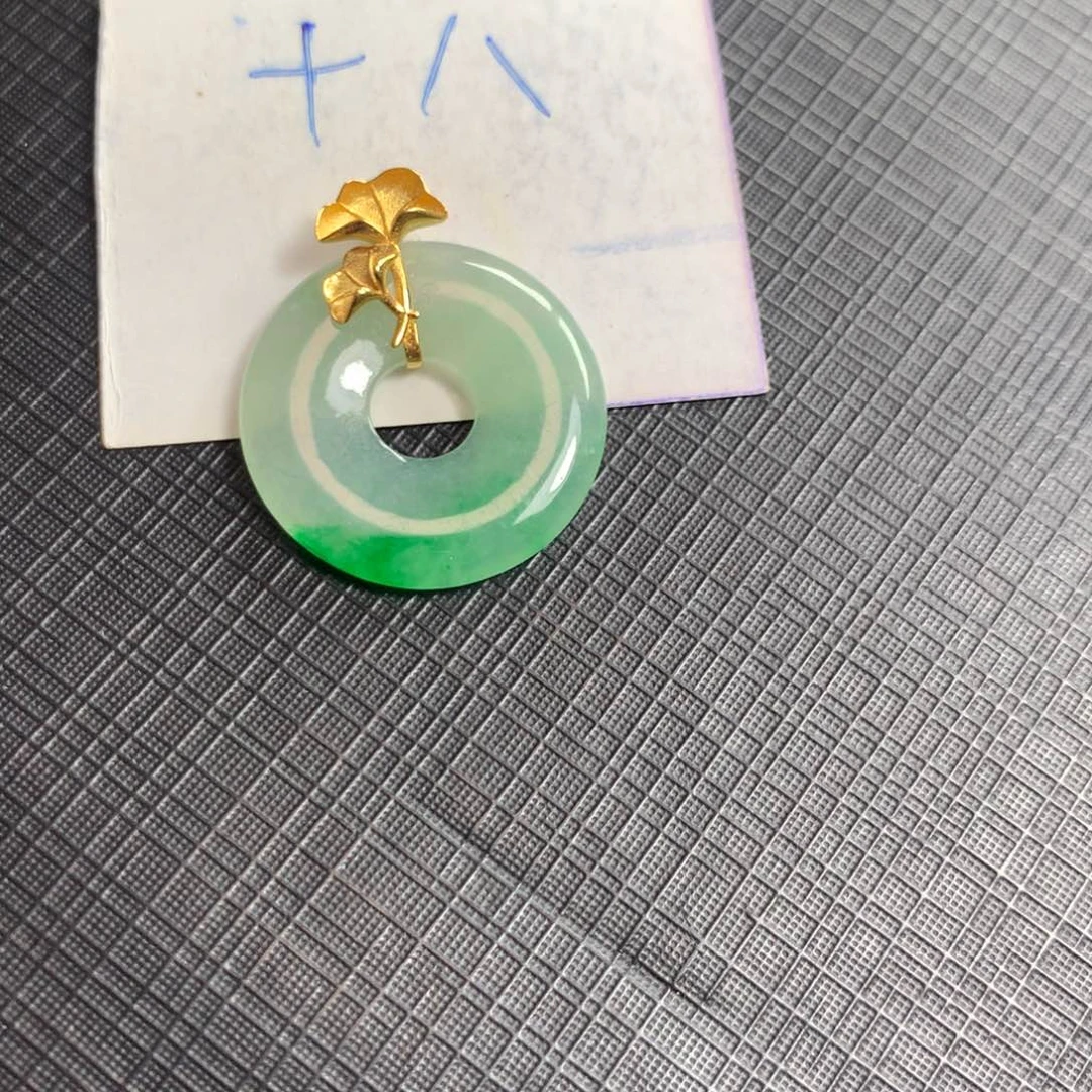 翡翠18K金镶嵌颈饰翡翠