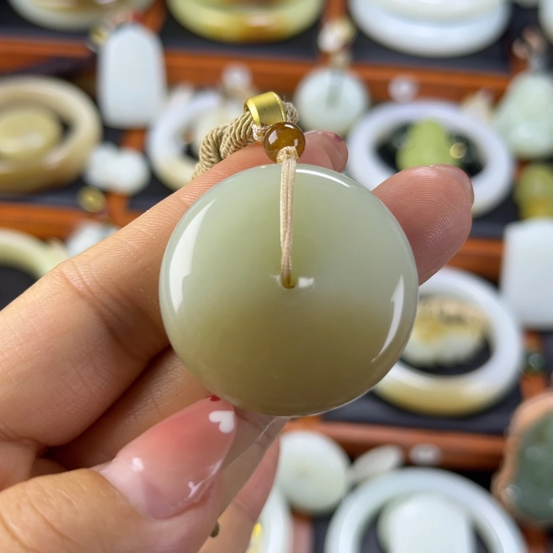 颈饰未镶嵌和田玉（糖玉）有包容