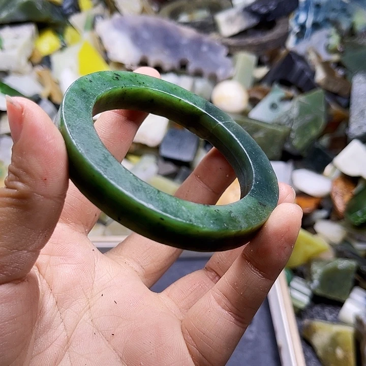 和田玉（糖玉）未镶嵌珠宝半成品后*人