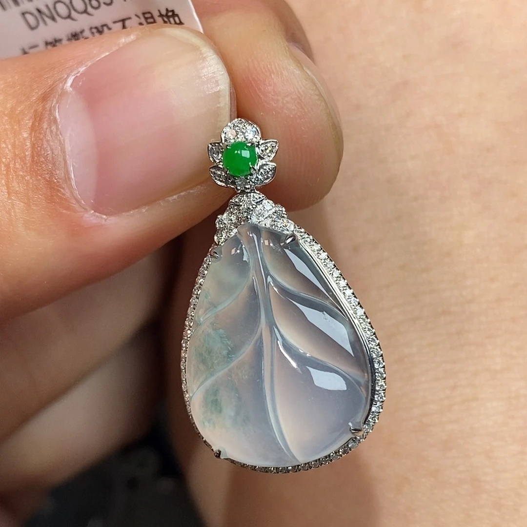 翡翠颈饰18K金镶嵌叶子