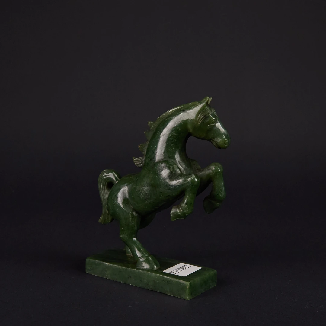 LOT121905碧玉雕马