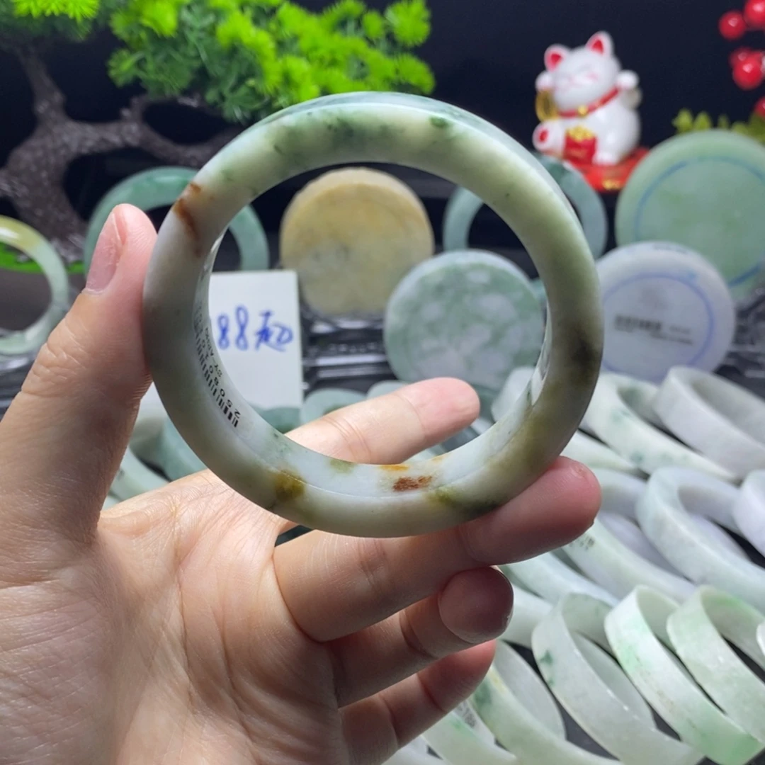 定制翡翠未镶嵌手镯