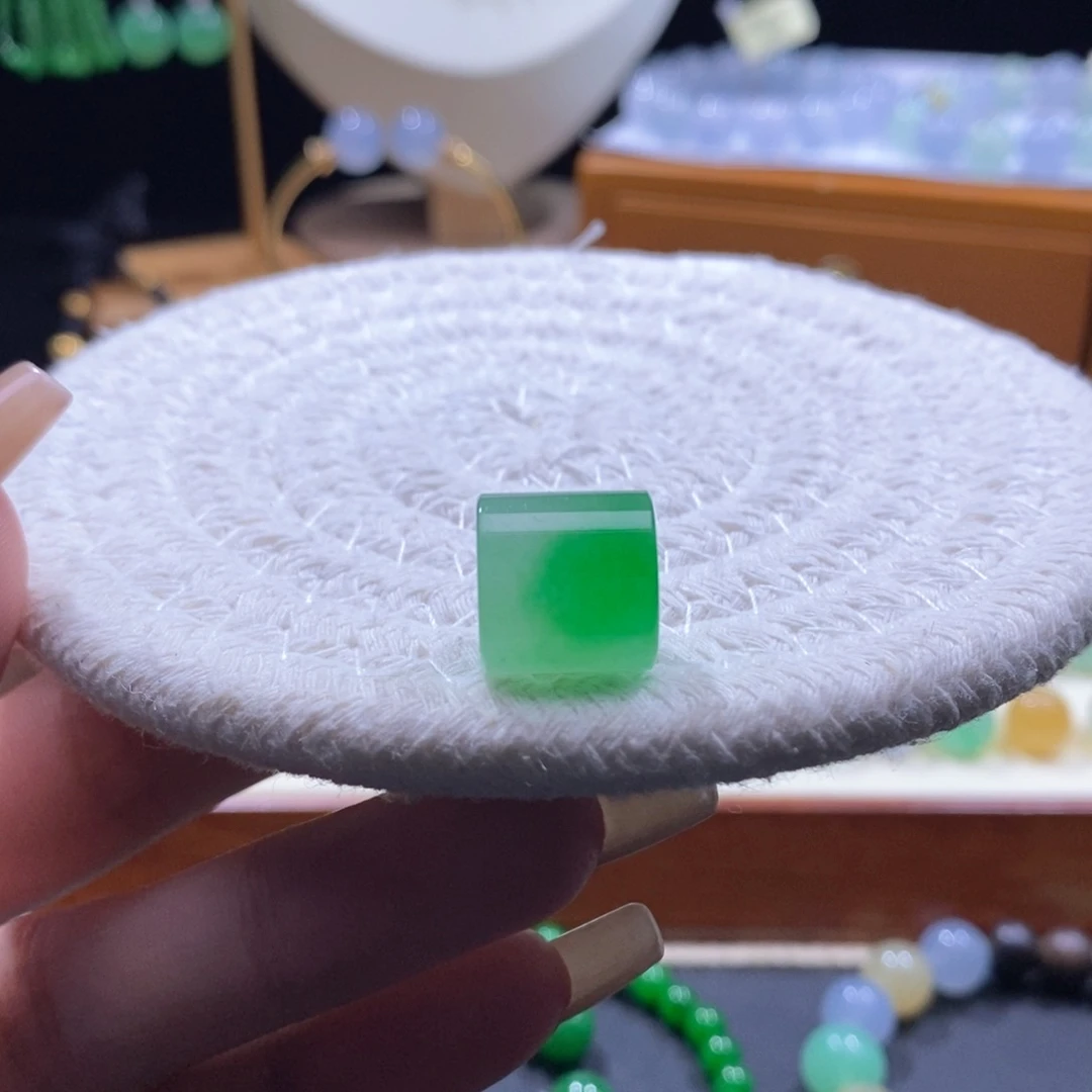 颈饰未镶嵌翡翠冰阳绿桶珠