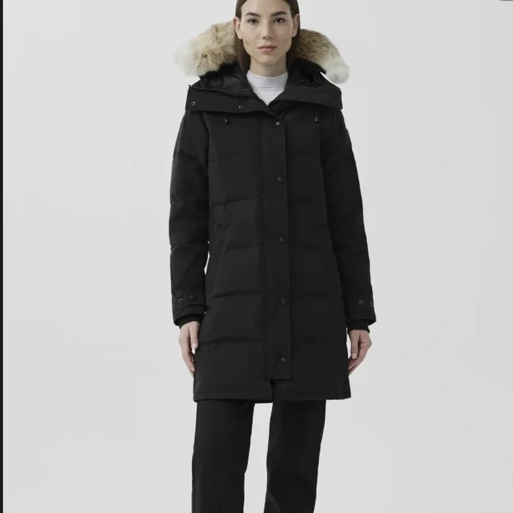 全新未使用 CANADA GOOSE 010256 长袖拉链连帽羽绒服 XS码