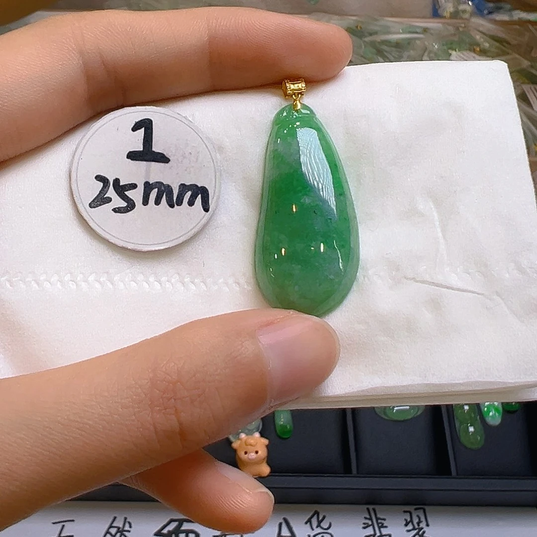 翡翠颈饰18K金镶嵌翡翠