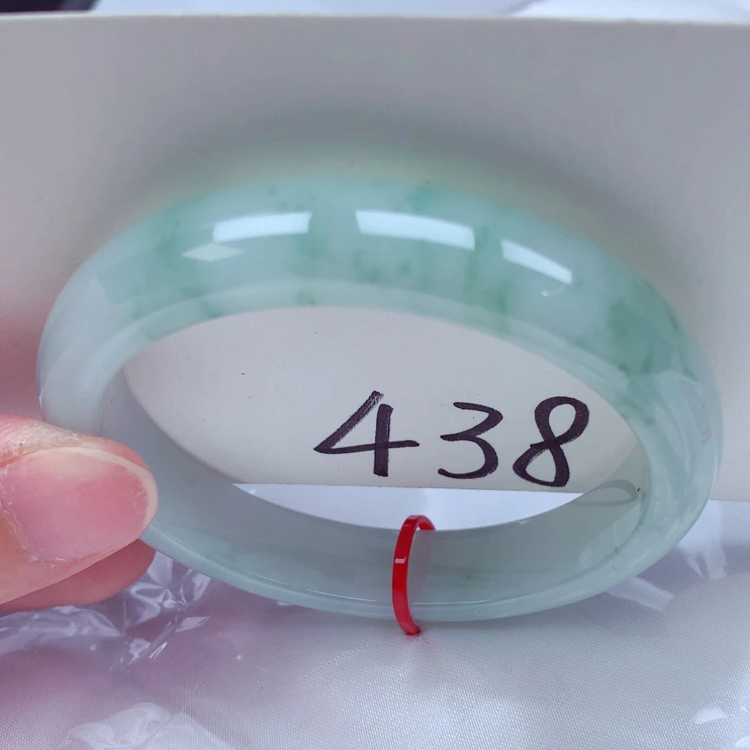 翡翠手镯未镶嵌翡翠