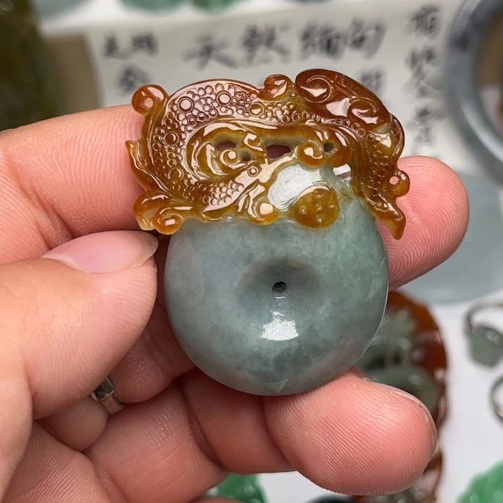 翡翠未镶嵌颈饰凤凰扣