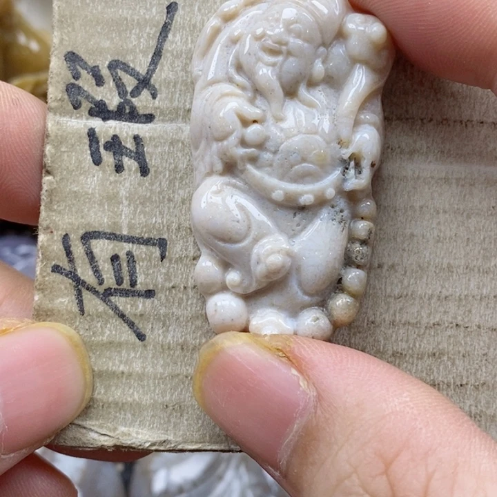 颈饰未镶嵌硅化珊瑚（珊瑚玉）陌***忆小