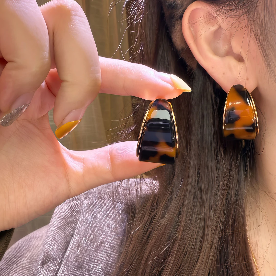 铜合金亚克力耳饰 美拉德几何C圈耳钉女气质复古港风设计感耳环