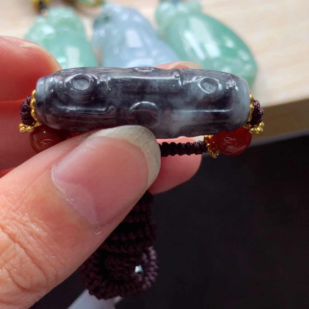 翡翠未镶嵌颈饰吊坠