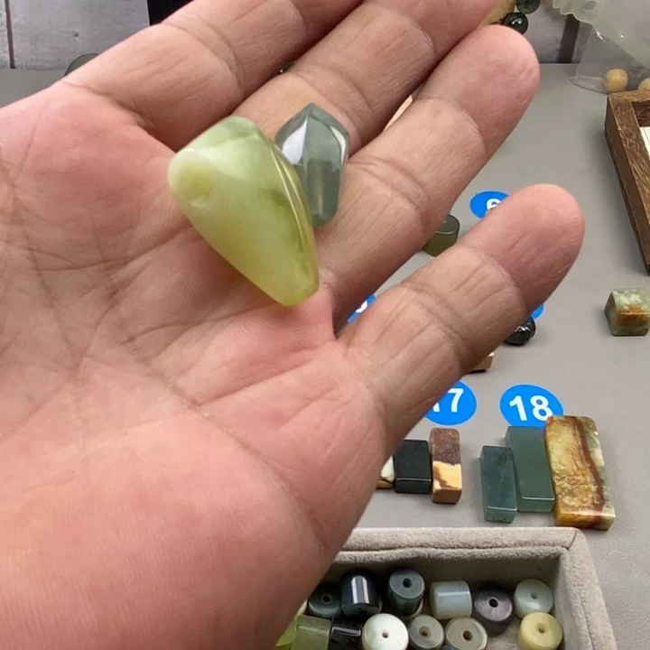 一***耐蛇纹石玉未镶嵌文玩配饰百搭款式