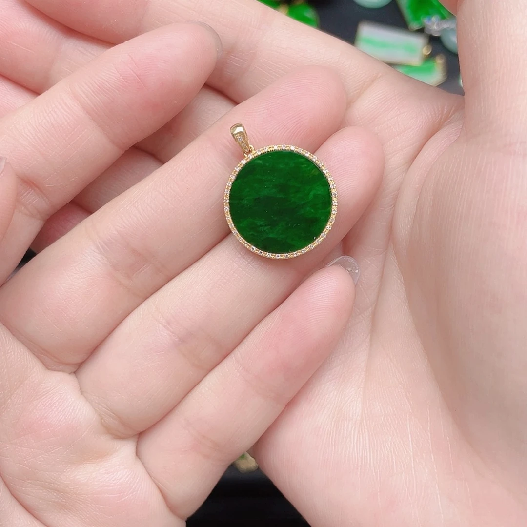 翡翠颈饰18K金镶嵌天然翡翠