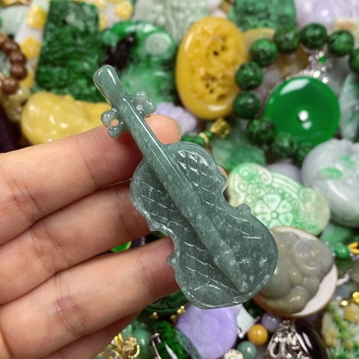 翡翠未镶嵌吊坠(赠链)