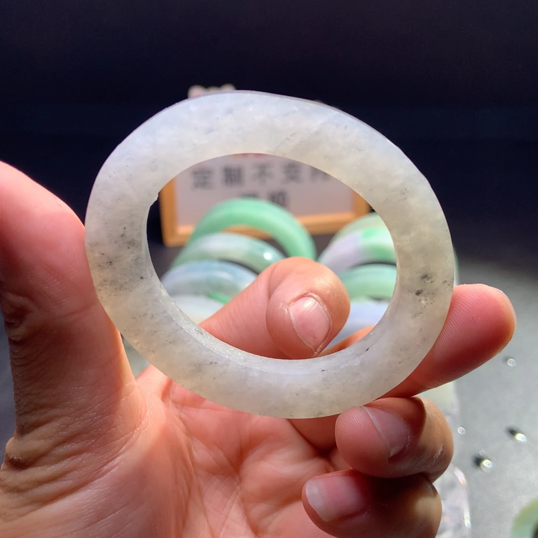 定制翡翠未镶嵌翡翠手镯