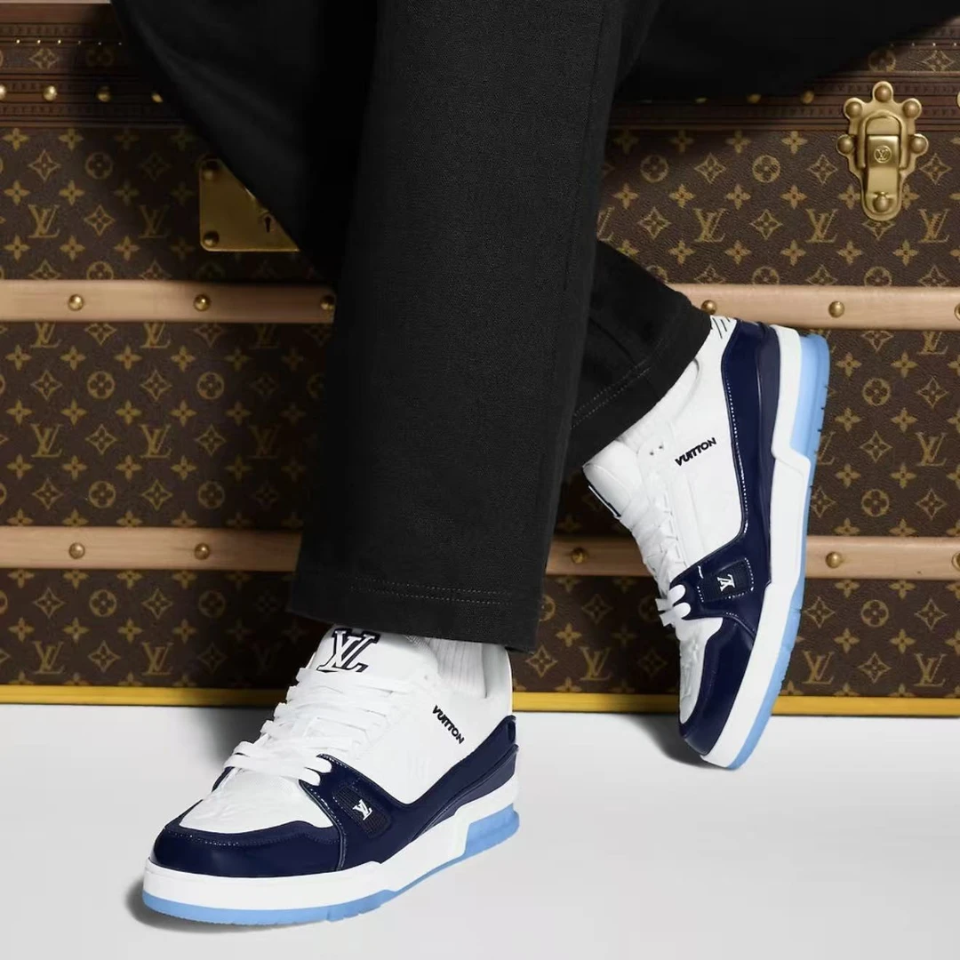未使用 LouisVuitton/路易威登 39.5码白蓝漆皮男士trainer板鞋
