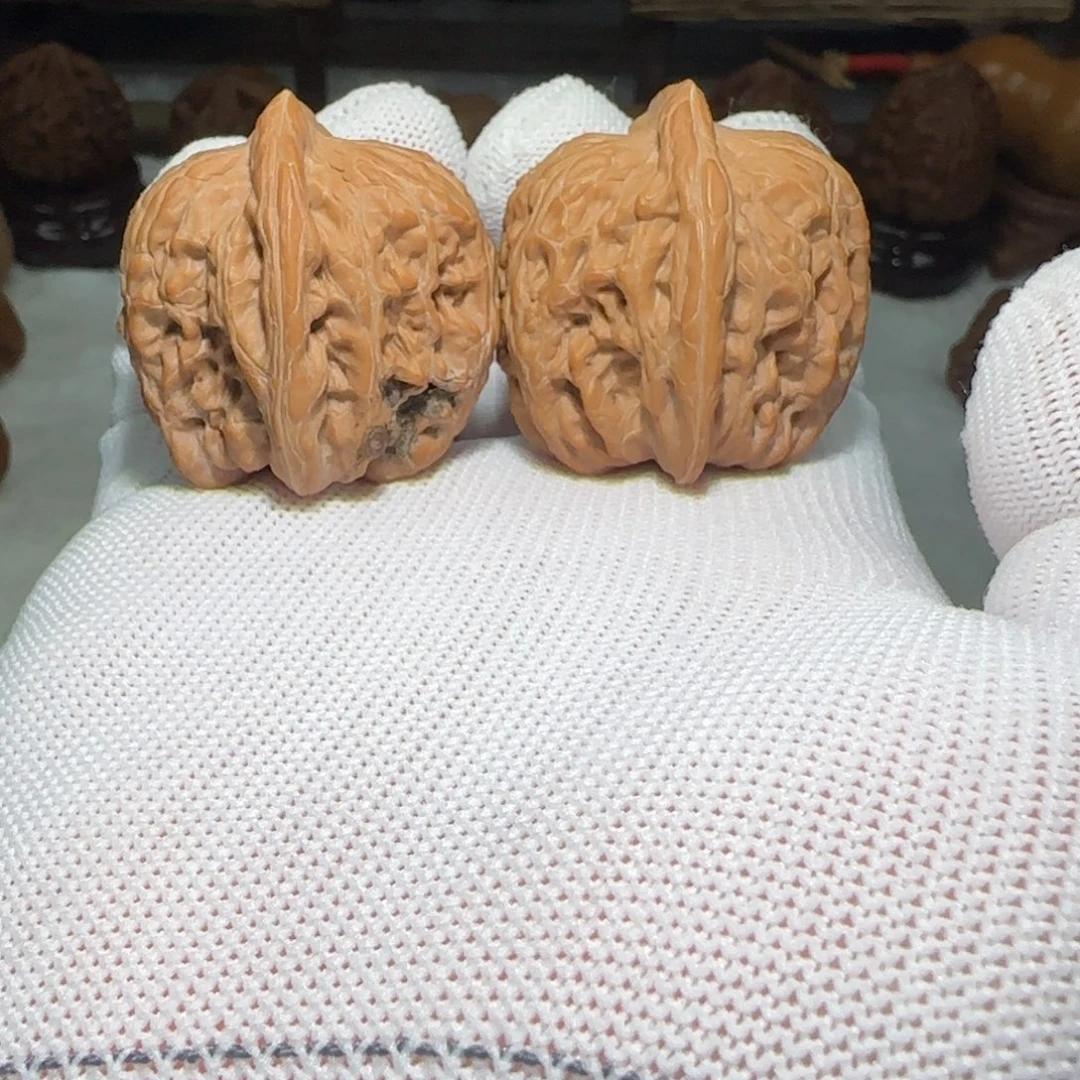 文玩核桃吊坠赤龙