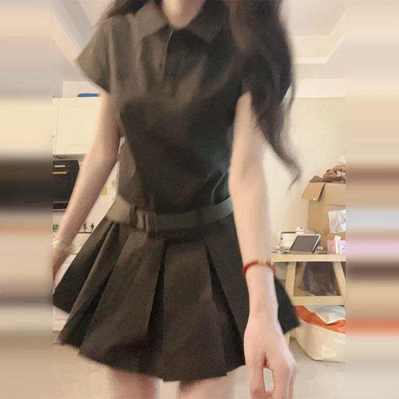 学院风polo领灰色短袖连衣裙子女2025夏季高级感小众设计百褶短裙