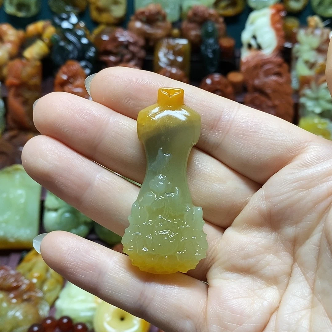 岫玉未镶嵌吊坠(赠链)