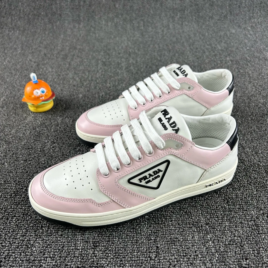 95新 Prada/普拉达 粉白拼色板鞋38码 经典拼色设计 HB4191