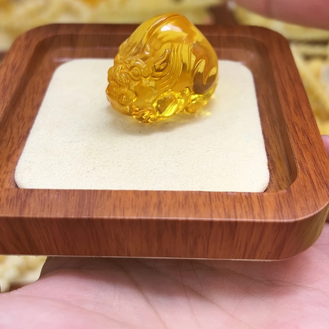 蜜蜡未镶嵌珠宝奇石