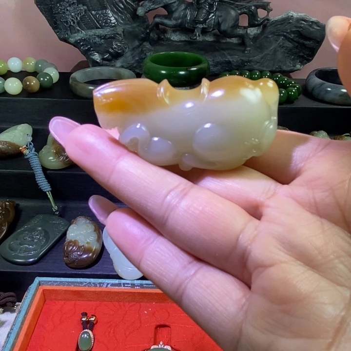 和田玉未镶嵌把件