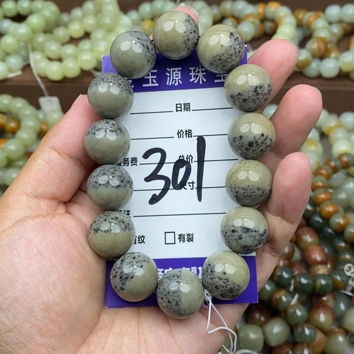透闪石质玉未镶嵌手链微瑕