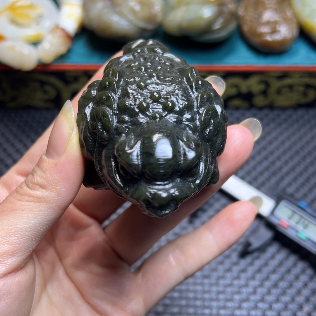 和田玉未镶嵌把件
