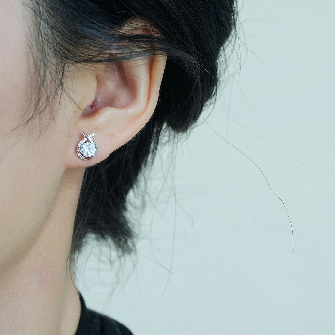 铜合金耳饰 微镶锆石鱼尾耳钉超闪时尚高级感耳环通勤百搭气质女