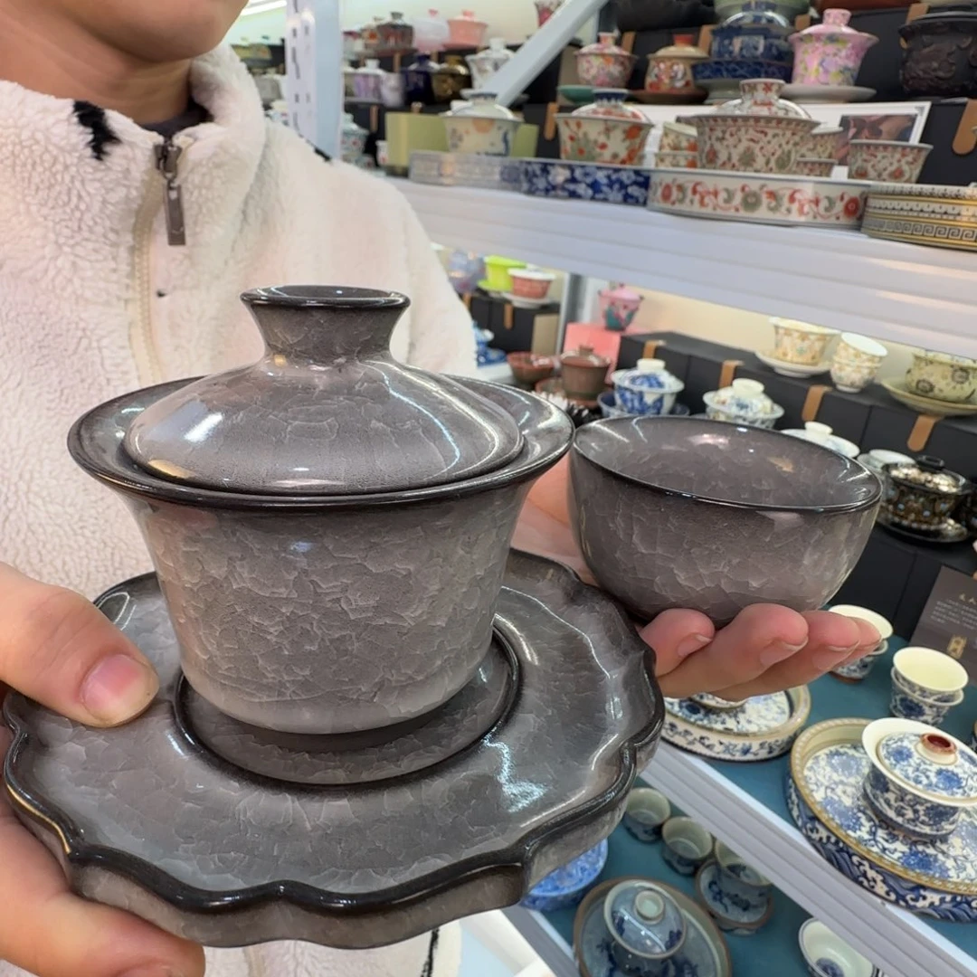 这些盖碗很漂亮我很喜欢！！