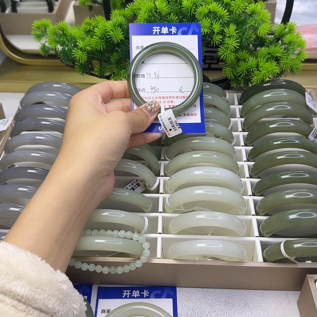 和田玉未镶嵌手镯