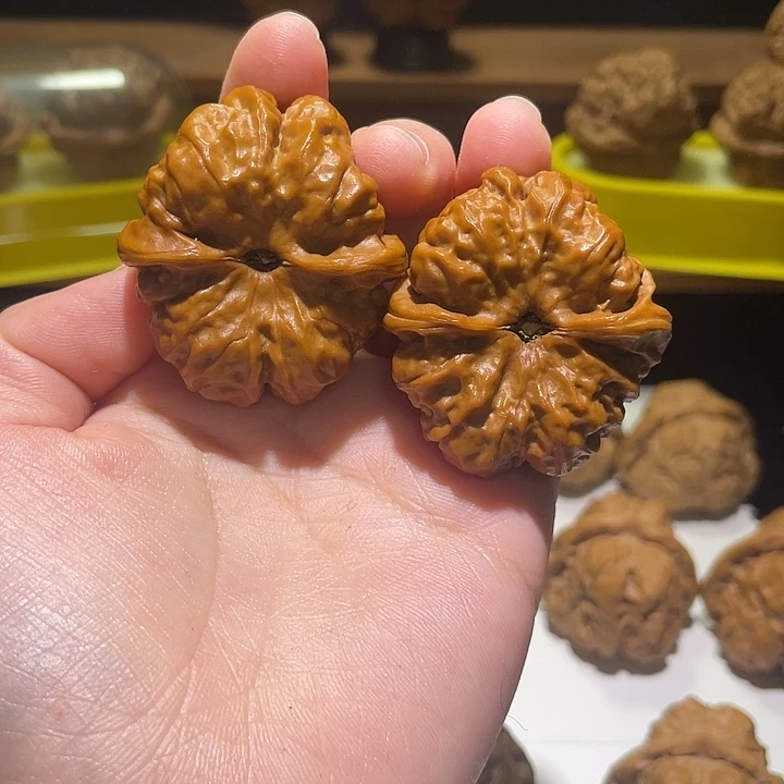 文玩核桃吊坠阿*。蛤蟆头全品39