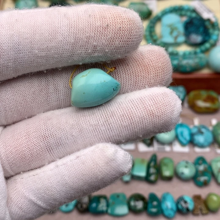 绿松石未镶嵌珠宝奇石