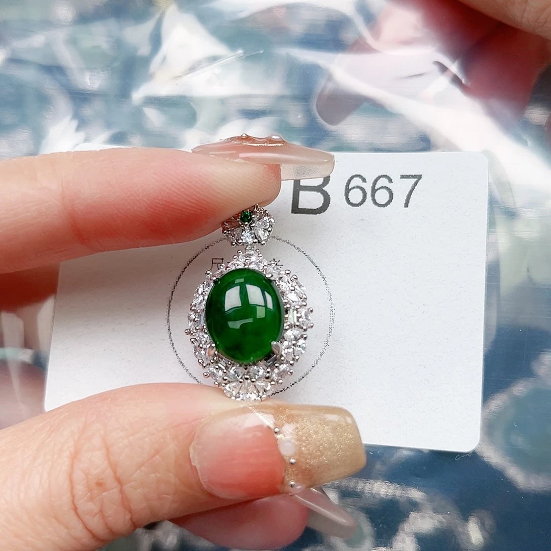 翡翠颈饰未镶嵌翡翠667