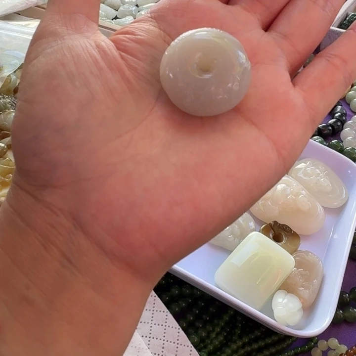 红***2和田玉未镶嵌颈饰