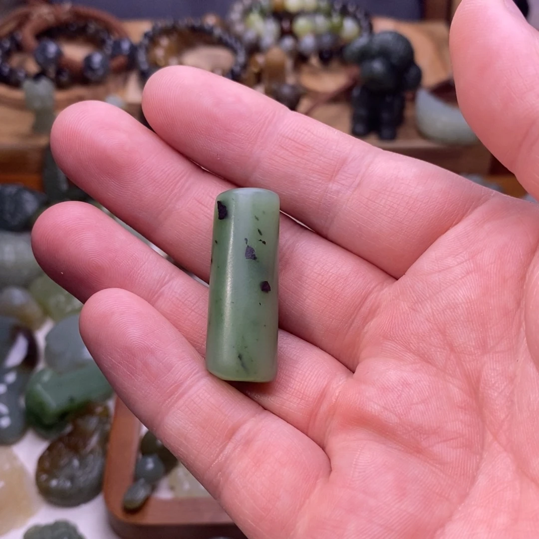 颈饰未镶嵌和田玉.***?