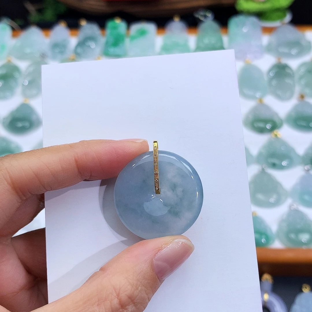 翡翠18K金镶嵌颈饰翡翠吊坠