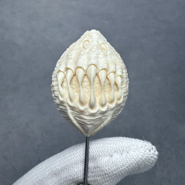 天然猛犸象牙精工雕刻吞噬铁核四花三通配饰【5A全品】