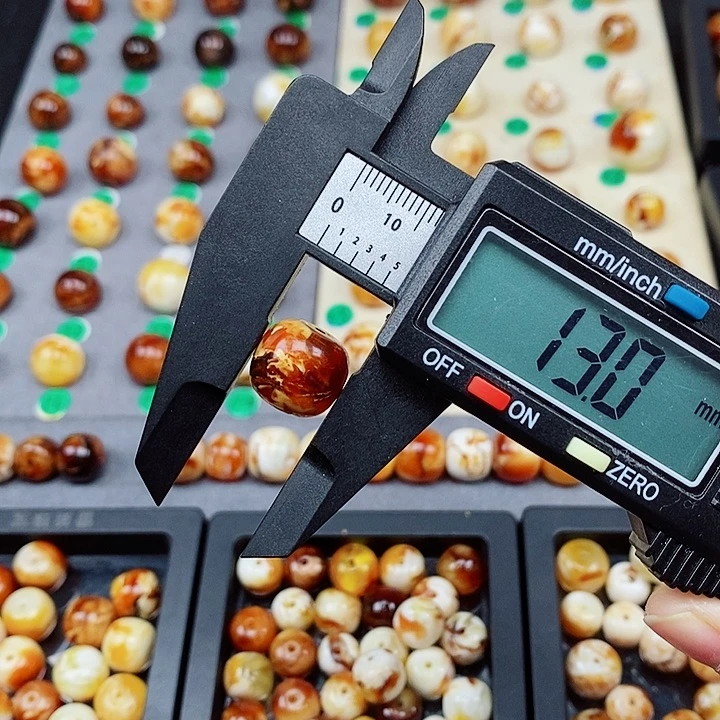 蜜蜡裸石未镶嵌蜜蜡